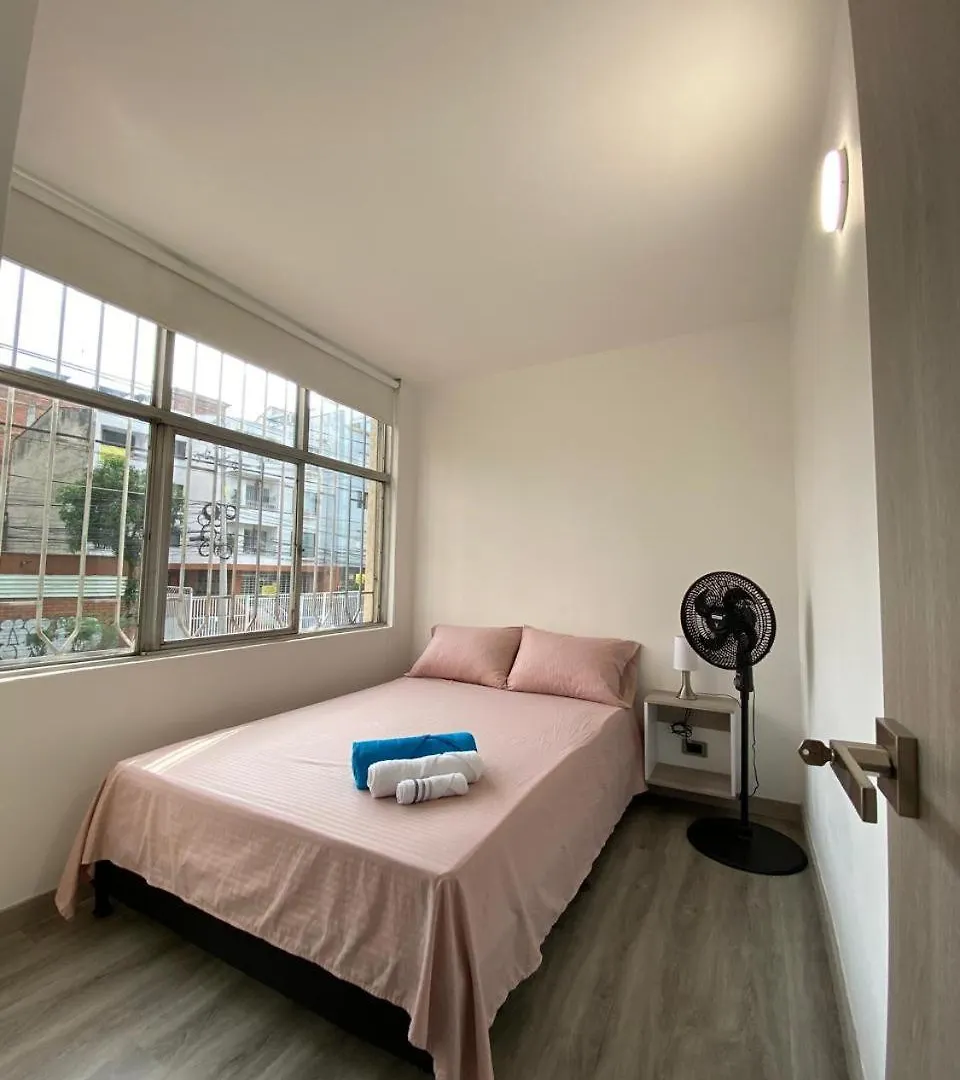 Comodo Apto En Laureles Medellin Colombia